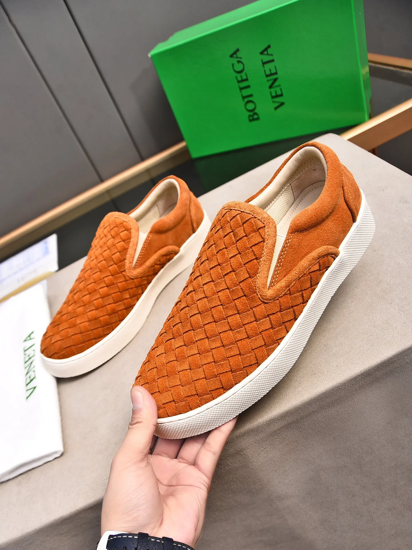 Men's shoes 💰460 [Sleeves series] BOTTEG* VENET* - high-end boutique Size: 38-44 (45 customized) BV new product, first-layer cowhide artificially woven classic style harmoniously blends with contemporary fashion temperament, rubber soles are light and flexible, water-dyed sheepskin pads! [Taobao, Tmall, and live streaming are the first choices]